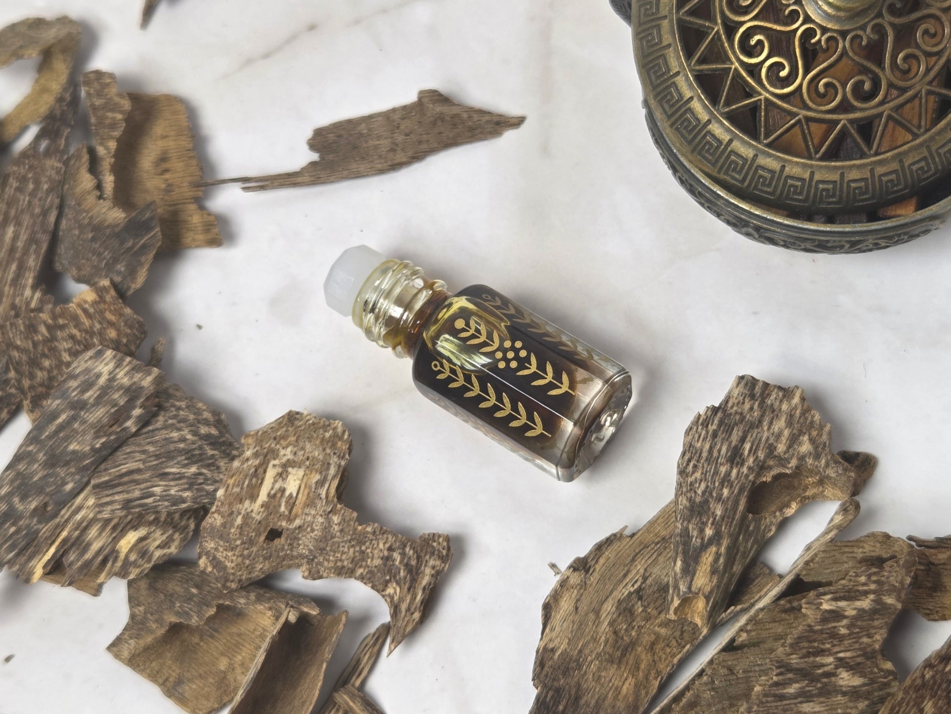 Dehnal Oud Cambodi 
Where complexity meets luxury - A blend of two royal oud oils , Dehnal Oud and Cambodian Oud 
Shafi Oud - South Africa 