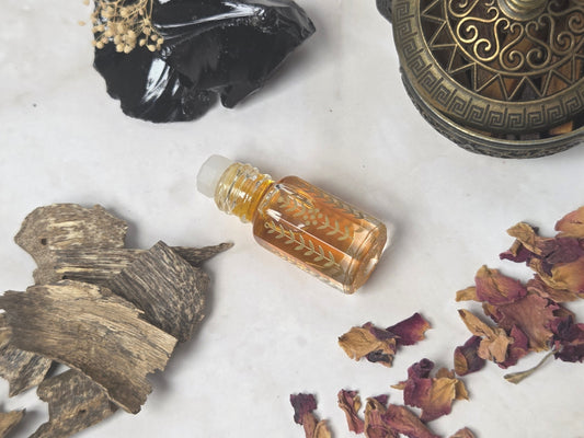Hair al-Aswad
A rich blend of Oud , Musk , Florals , Amber and Saffron - All brought together in one luxurious compsition 
Shafi Oud - South Africa 