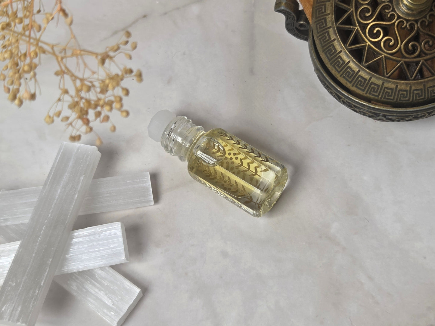Royal White Musk 
Shafi Oud - South Africa 